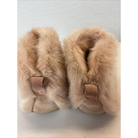 Ugg Amary Slippers Boots Size 9 Fuzzy Pink Comfy‎ - Picture 3 of 8